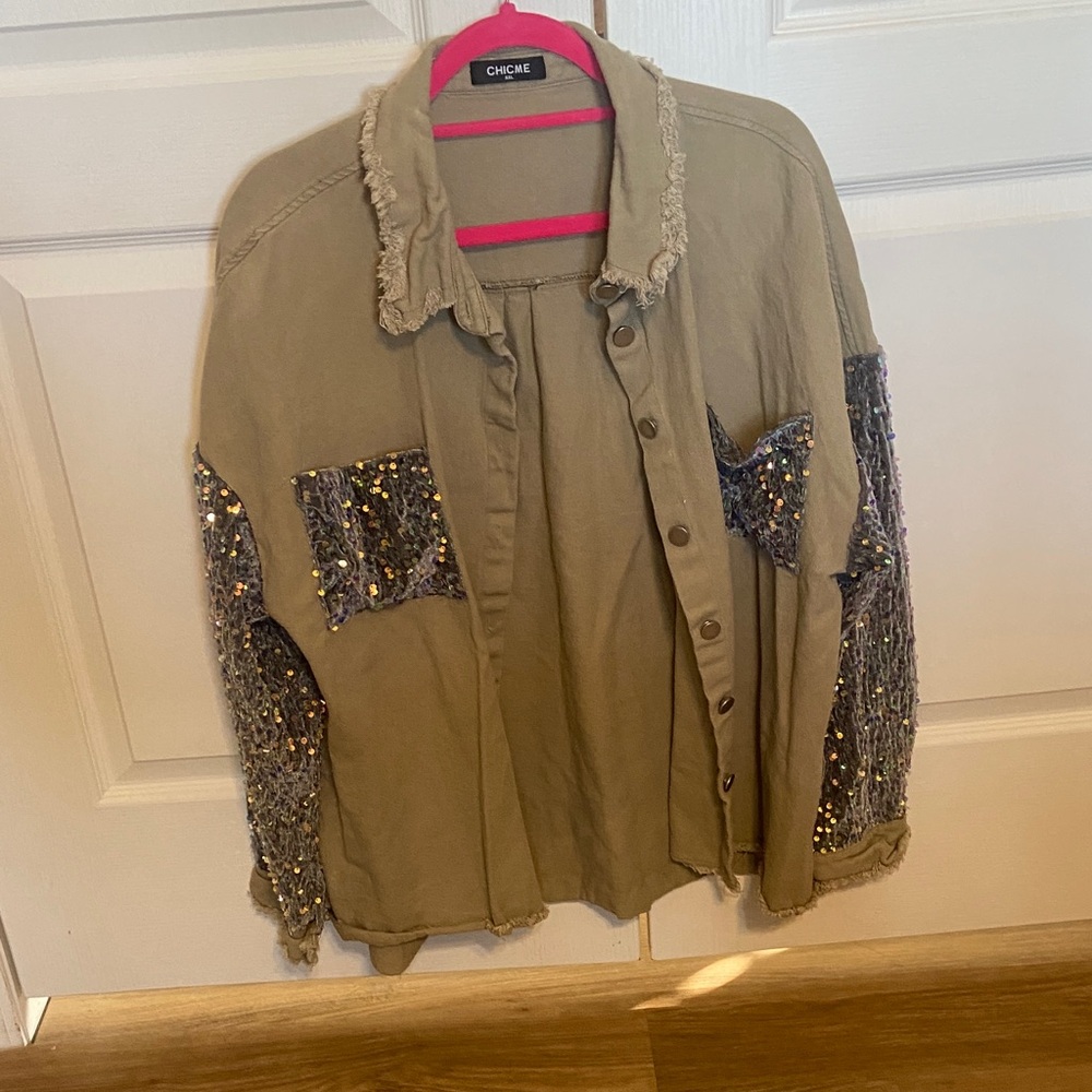 Chic Khaki Utility Jacket with Sequin Sleeves
